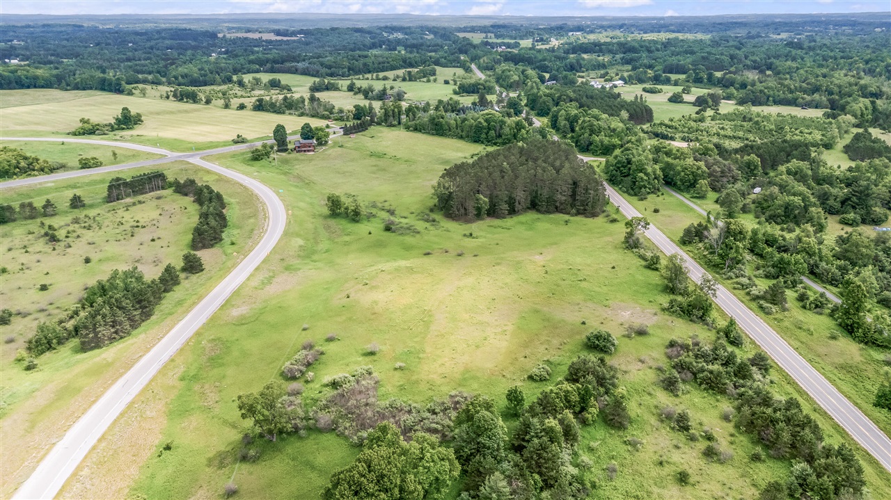 13751 Mackinaw Trail Property Photo 10
