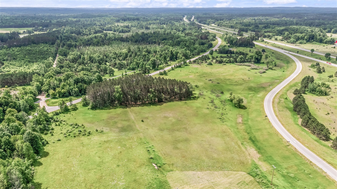 13751 Mackinaw Trail Property Photo 12