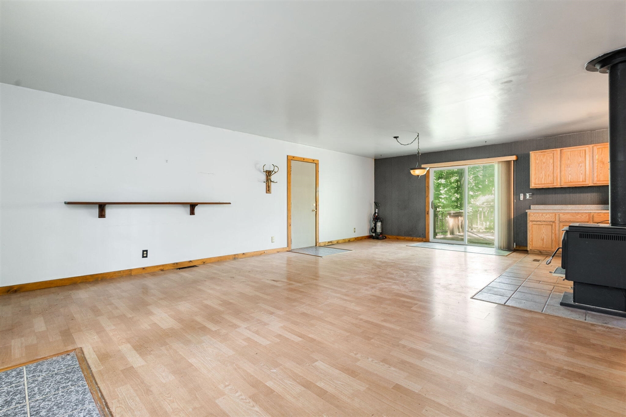 16053 Lakeside Road Property Photo 2