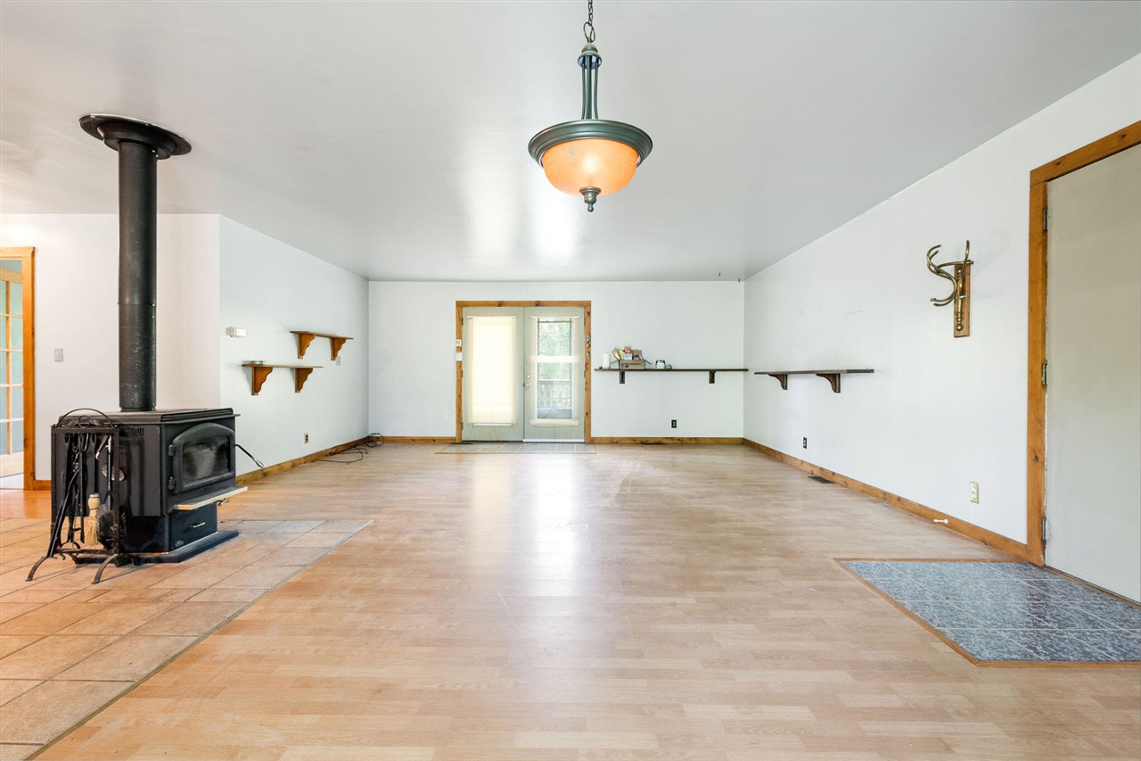 16053 Lakeside Road Property Photo 4