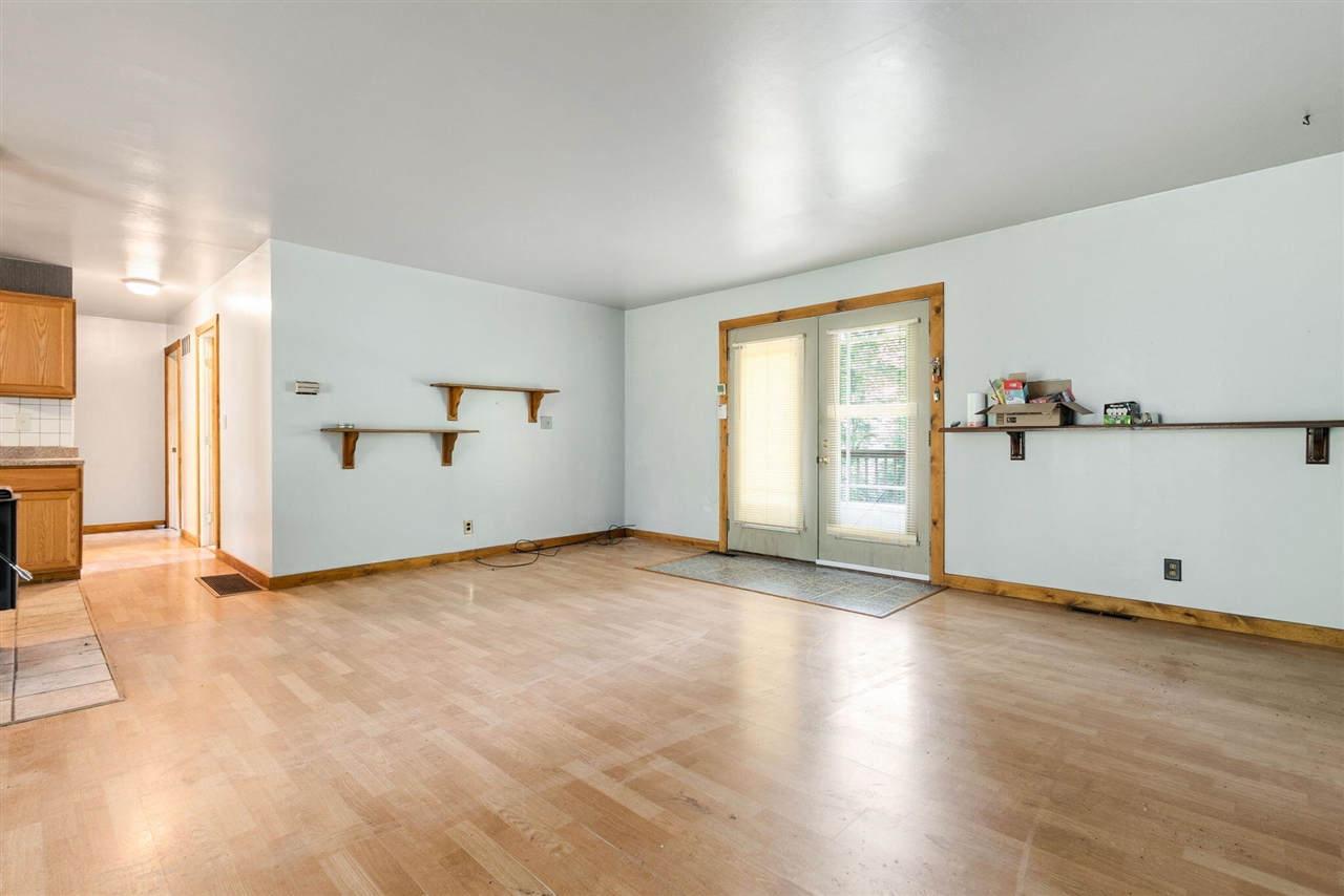 16053 Lakeside Road Property Photo 5