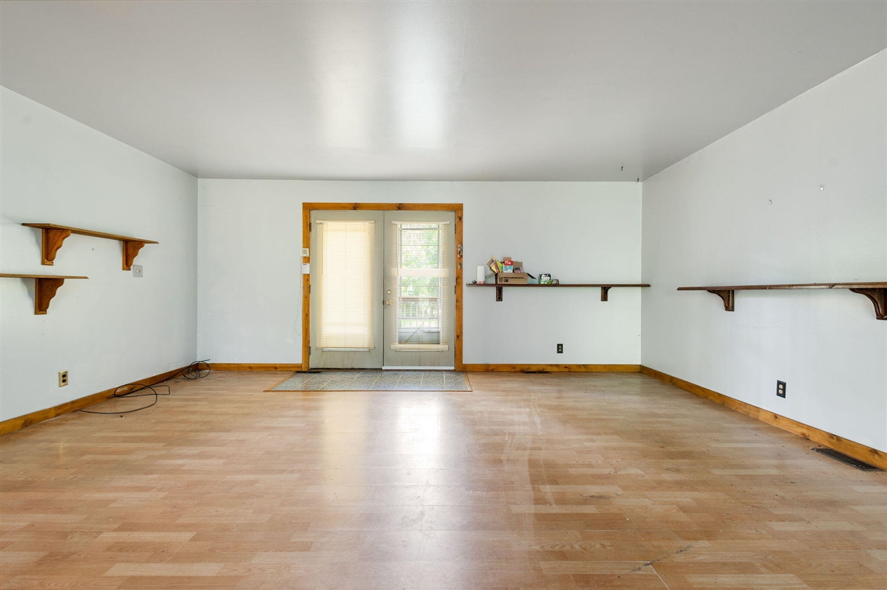 16053 Lakeside Road Property Photo 6