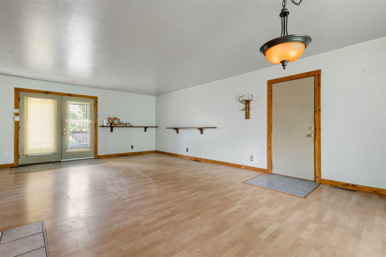 16053 Lakeside Road Property Photo 7