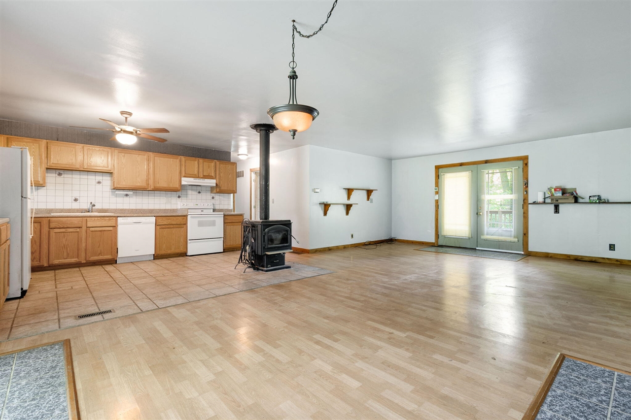 16053 Lakeside Road Property Photo 8