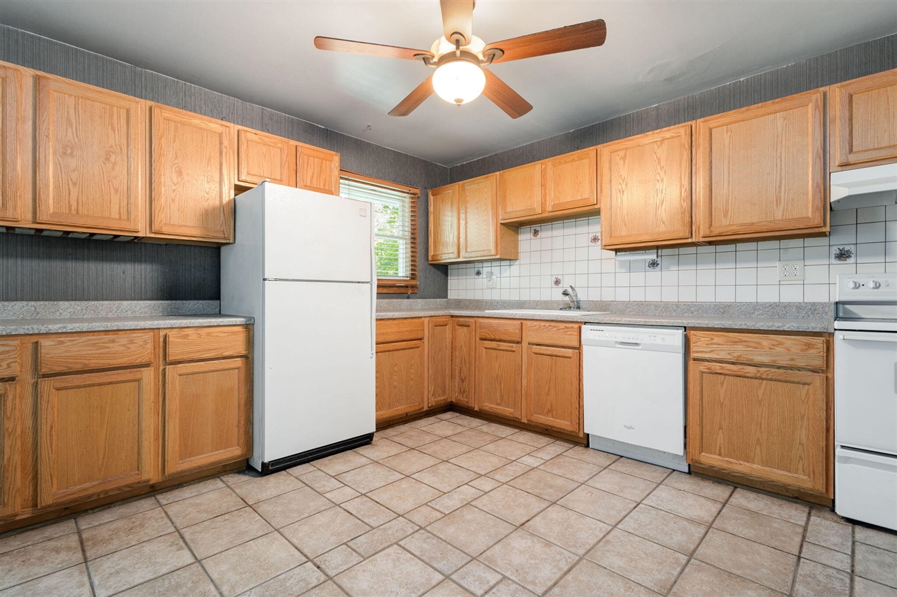 16053 Lakeside Road Property Photo 12