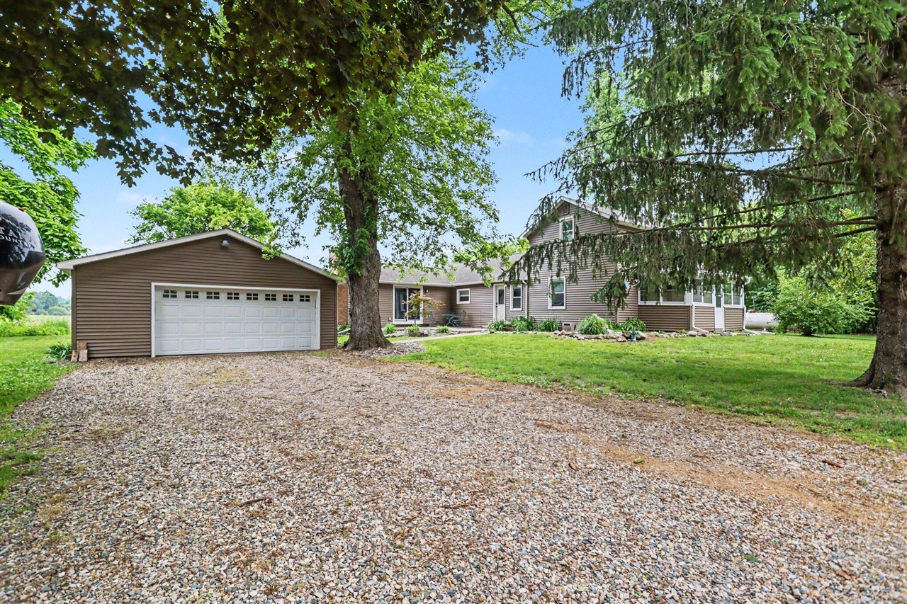 22945 B Drive Property Photo 1