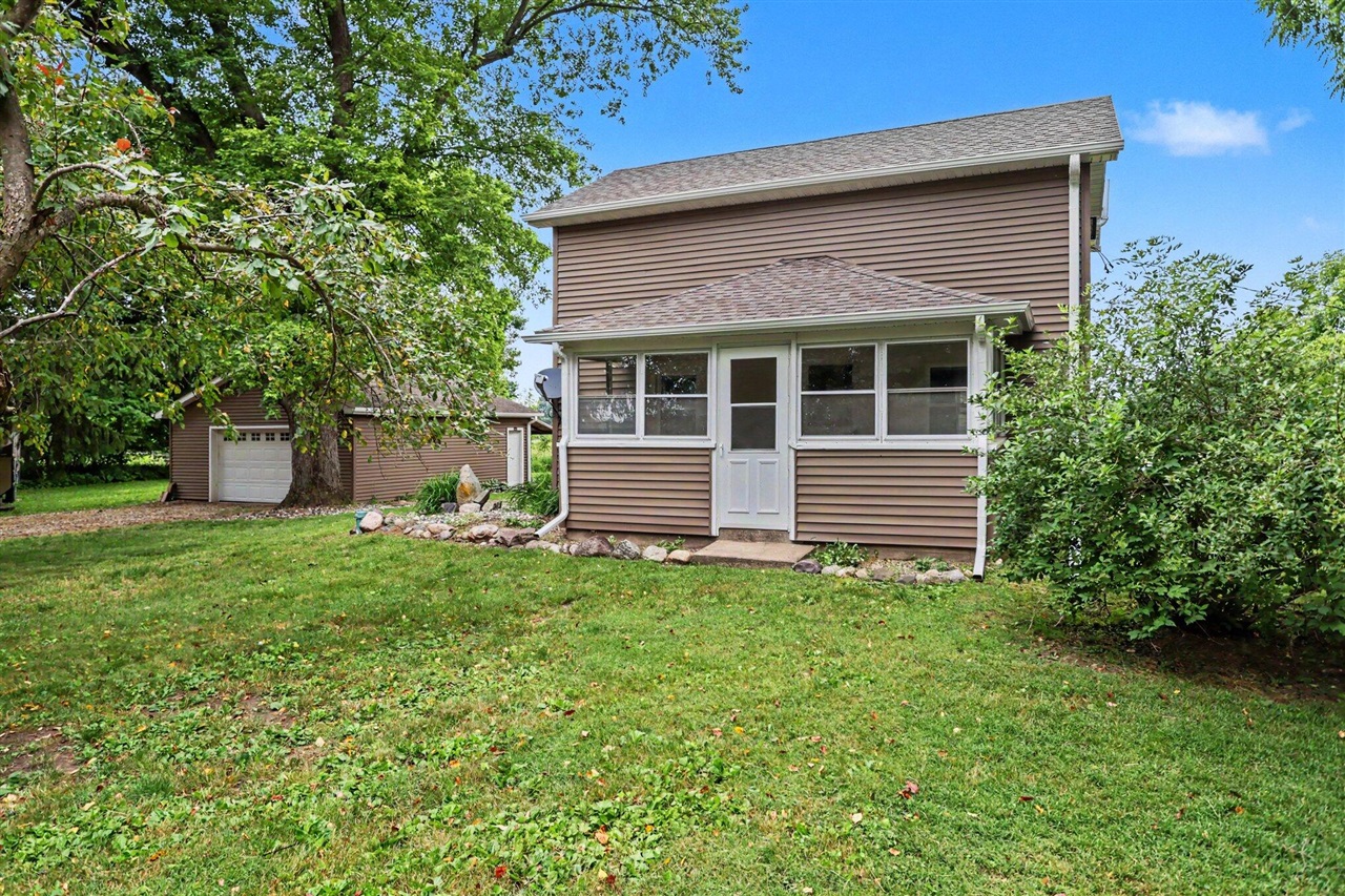 22945 B Drive Property Photo 4