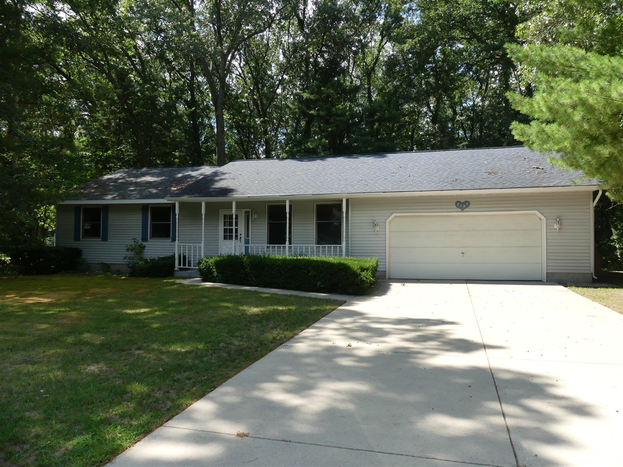 2157 Deerwood Drive Property Photo 2