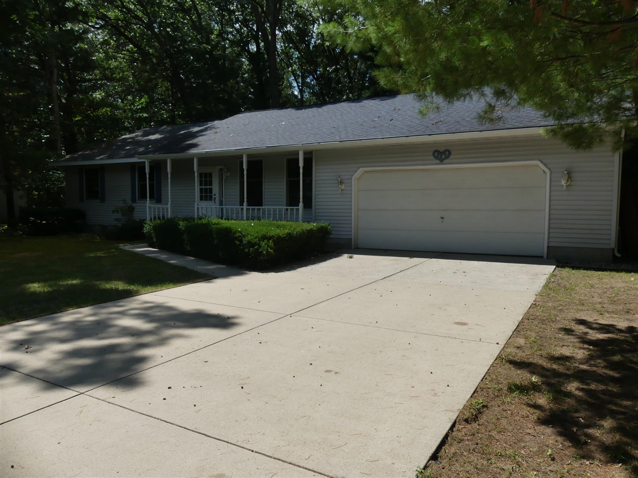 2157 Deerwood Drive Property Photo 3