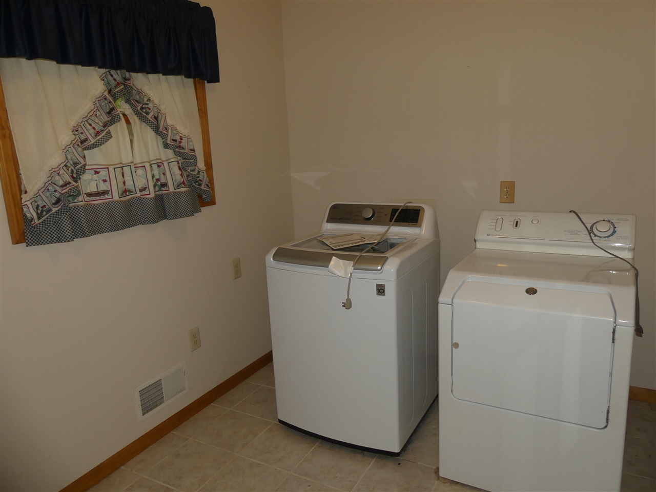 2157 Deerwood Drive Property Photo 17