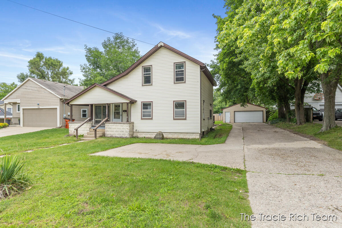 227 E Division Street Property Photo 1