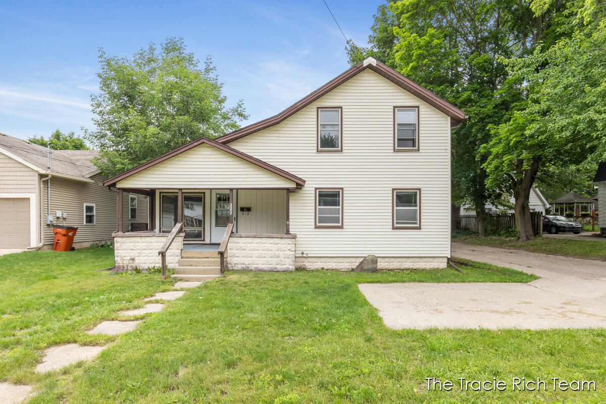 227 E Division Street Property Photo 2