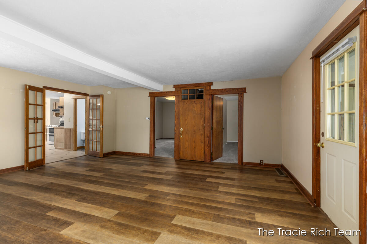 227 E Division Street Property Photo 6