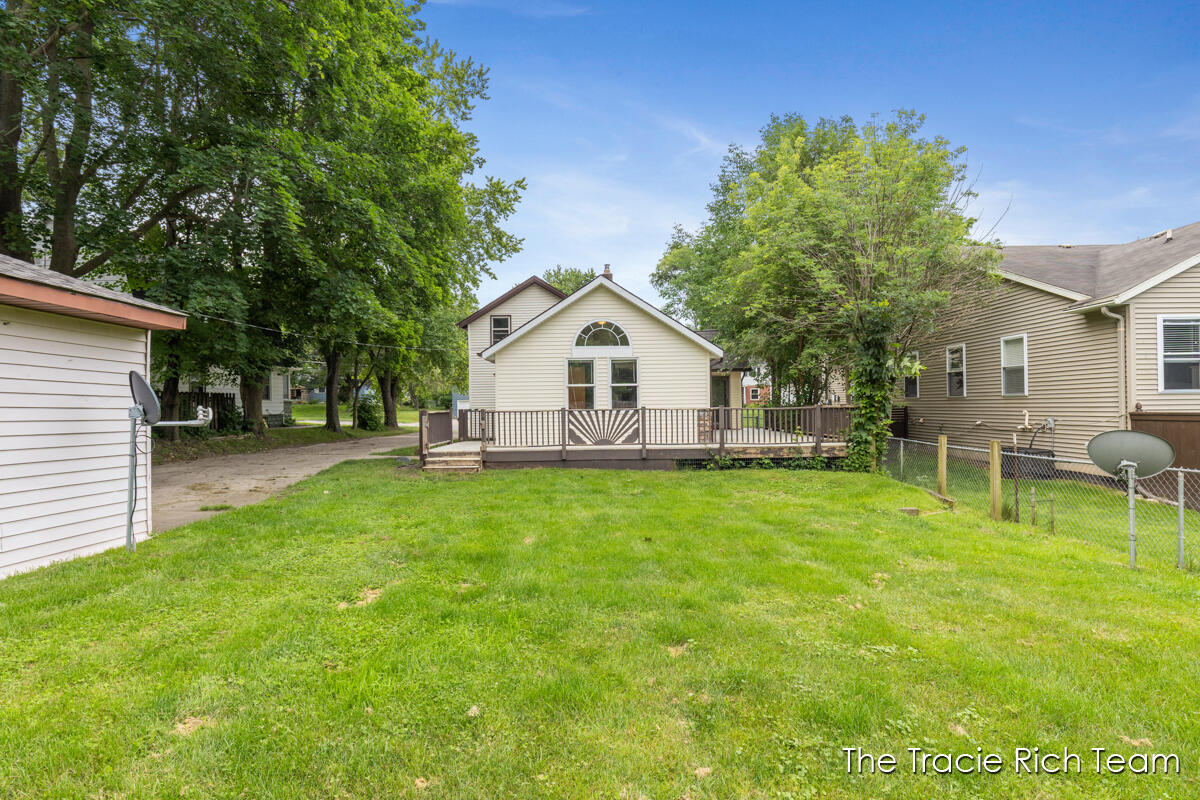 227 E Division Street Property Photo 25