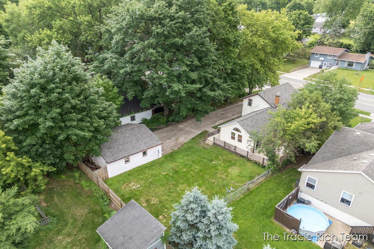 227 E Division Street Property Photo 32
