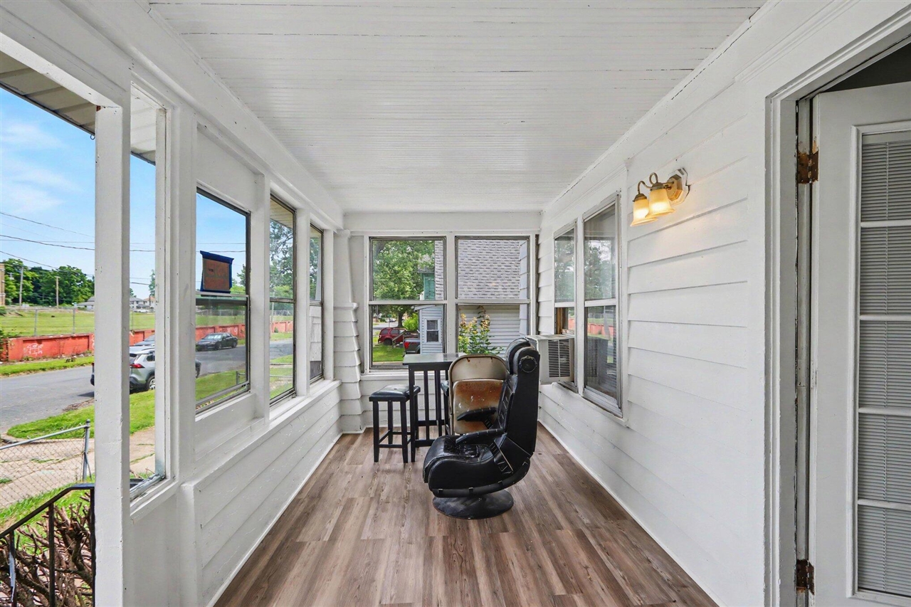103 Webber Street Property Photo 4