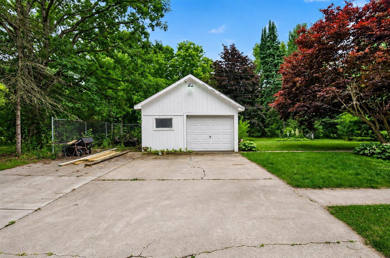 6109 Brooklyn Road Property Photo 4