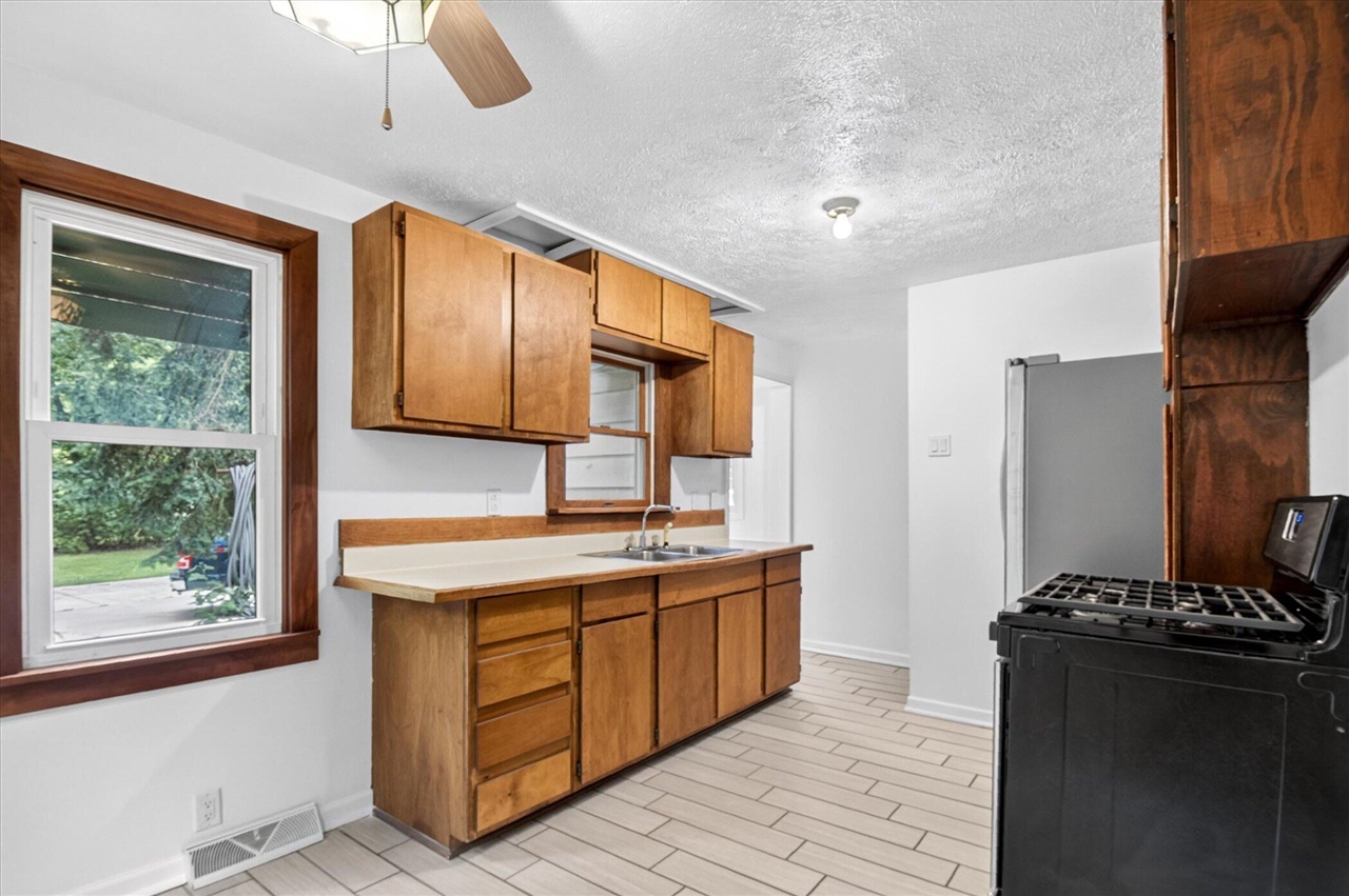 6109 Brooklyn Road Property Photo 9