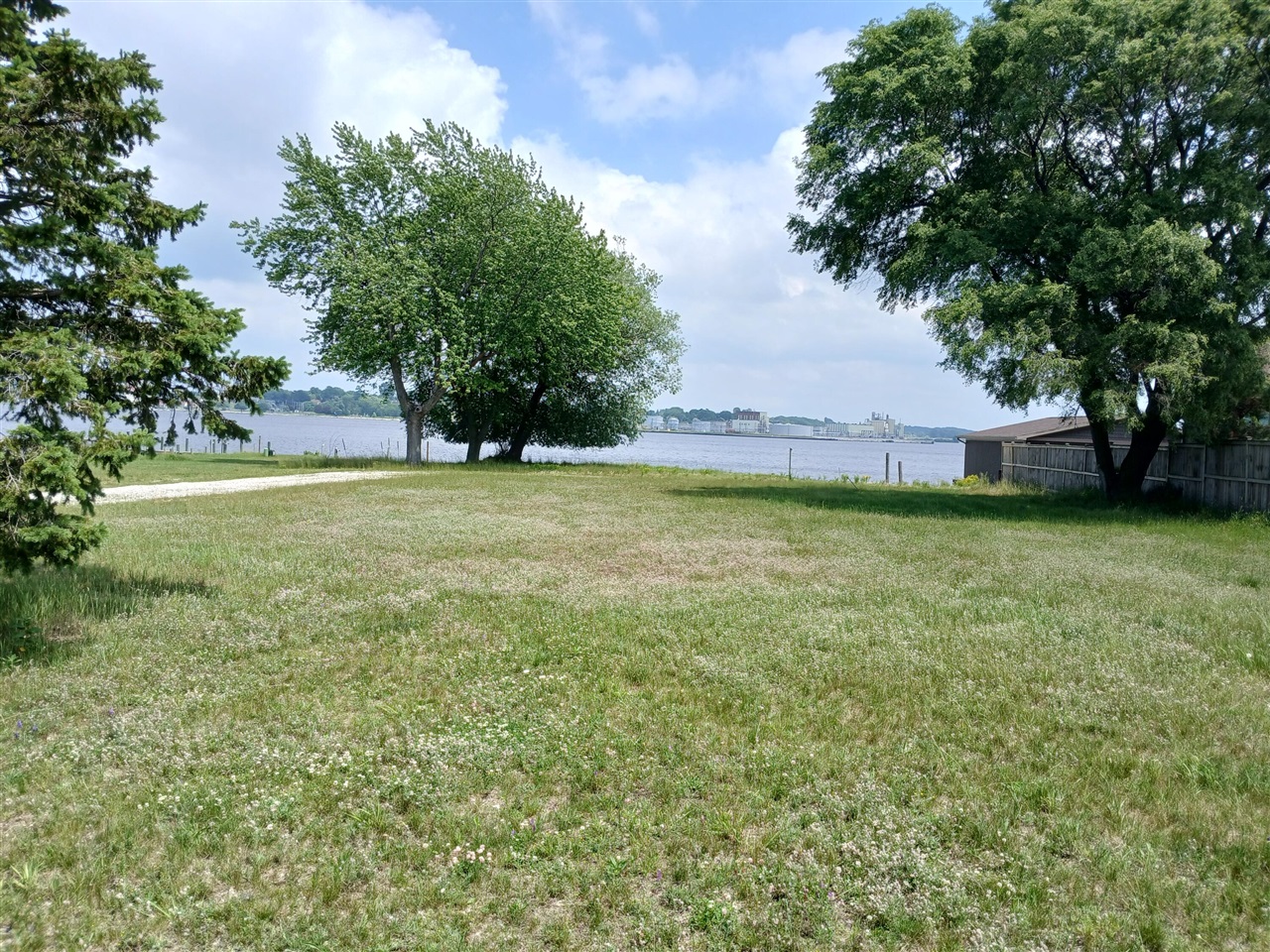 846 S Lakeshore Drive Property Photo 1