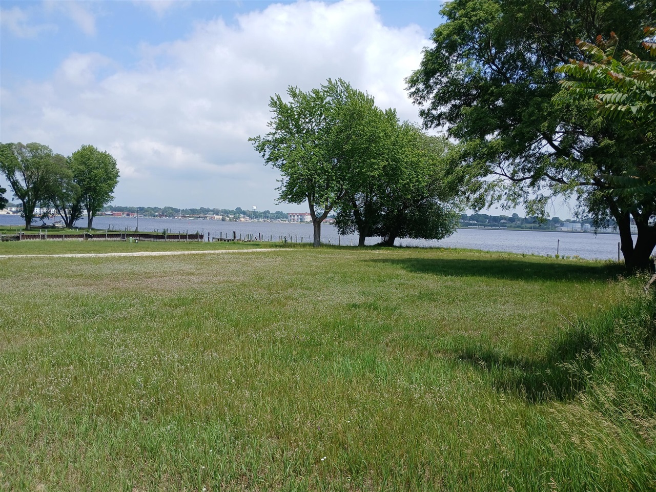 846 S Lakeshore Drive Property Photo 2