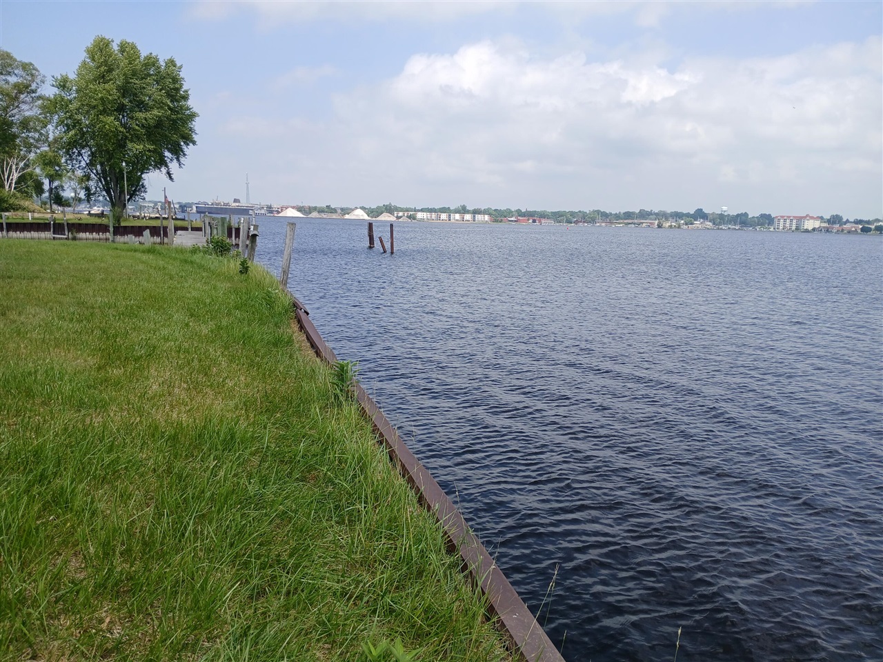 846 S Lakeshore Drive Property Photo 3