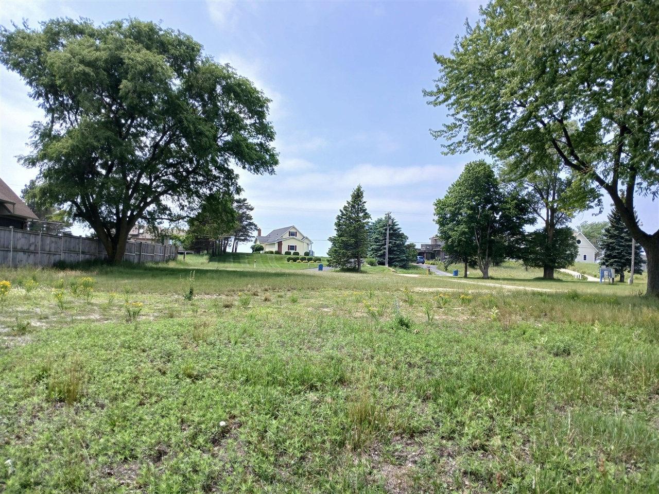 846 S Lakeshore Drive Property Photo 4