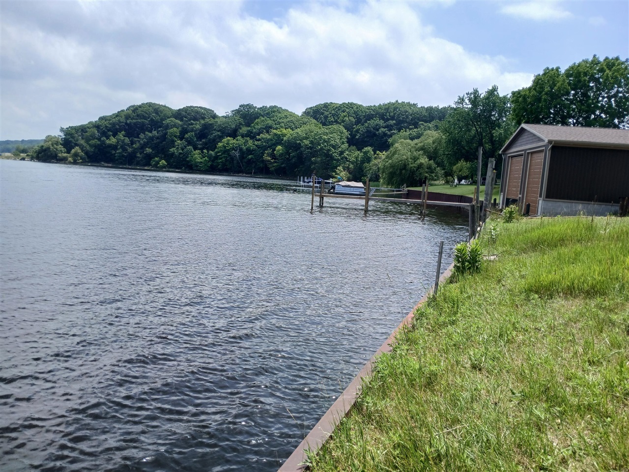 846 S Lakeshore Drive Property Photo 5