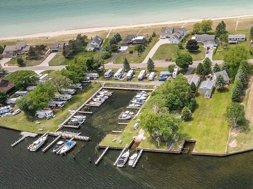 846 S Lakeshore Drive Property Photo 9