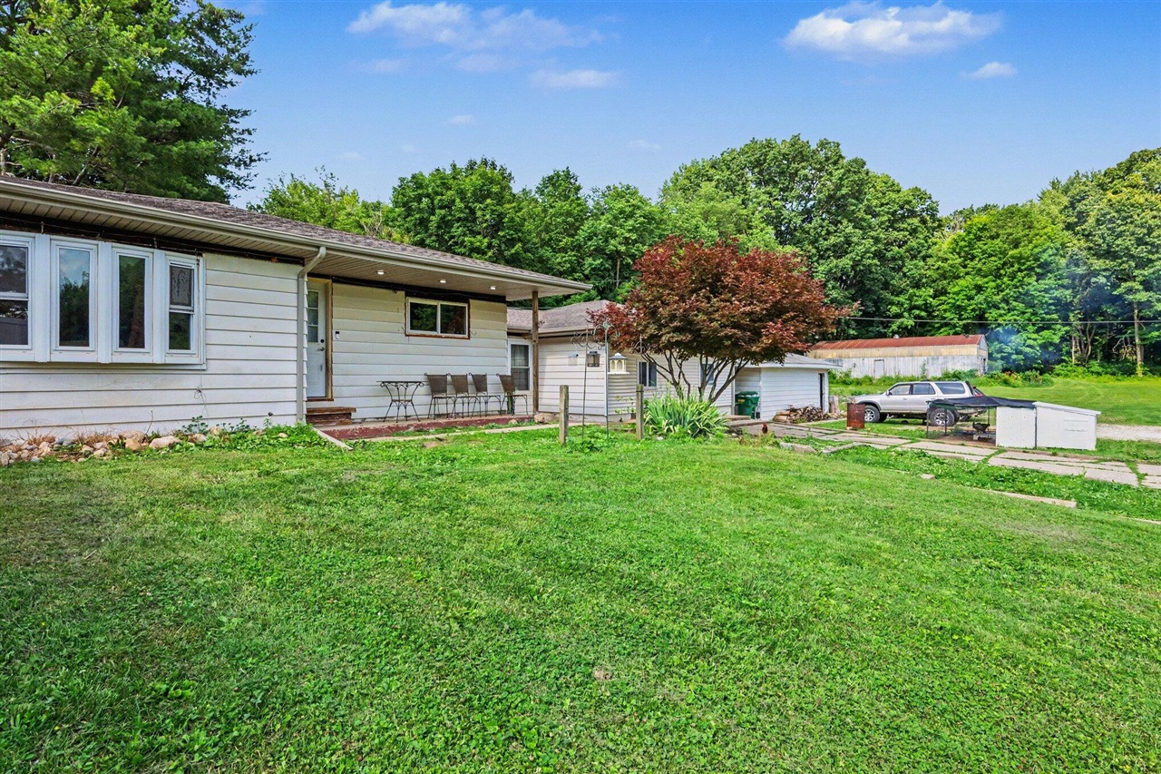 59293 Roberts Road Property Photo 2