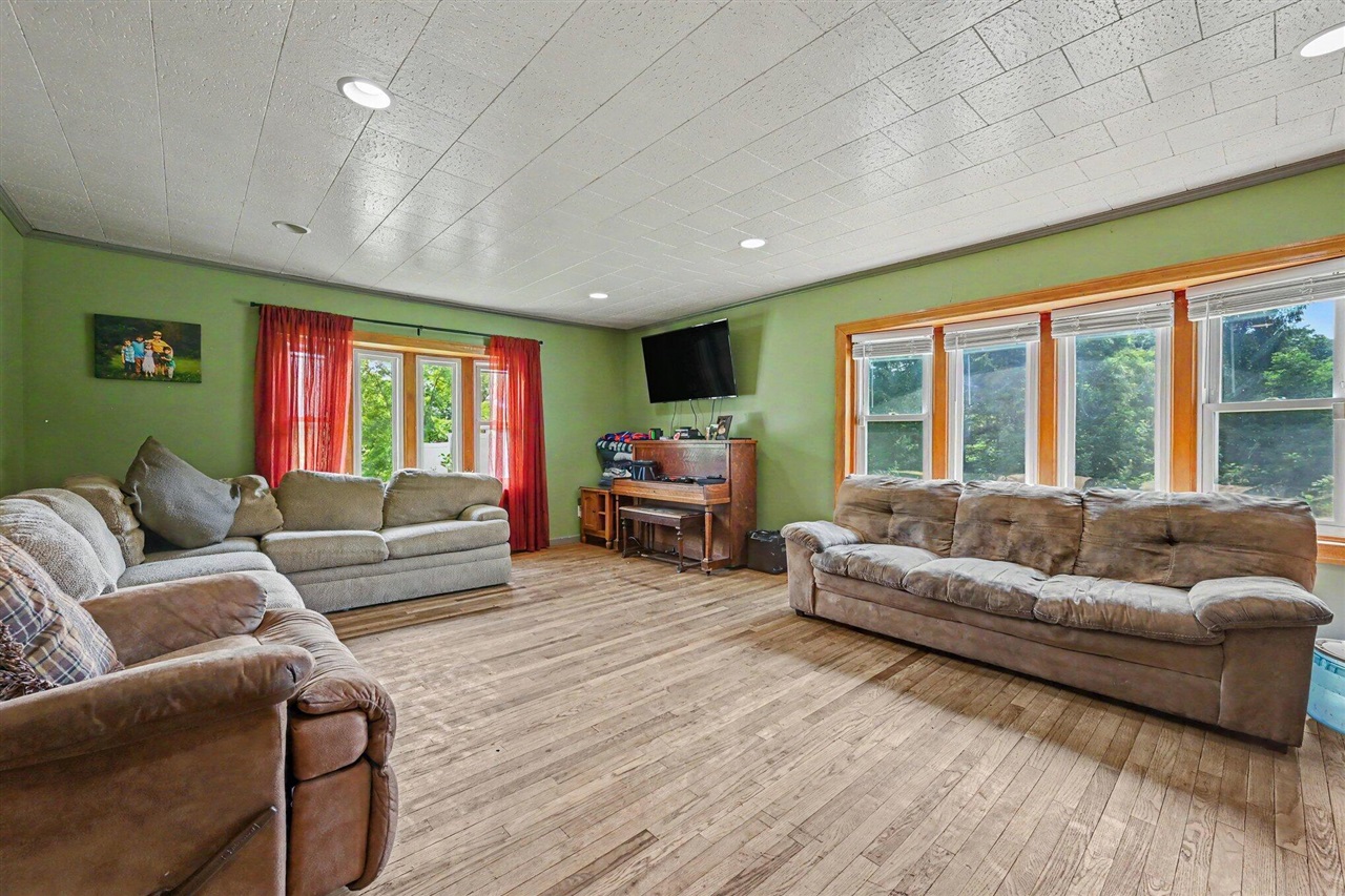 59293 Roberts Road Property Photo 3