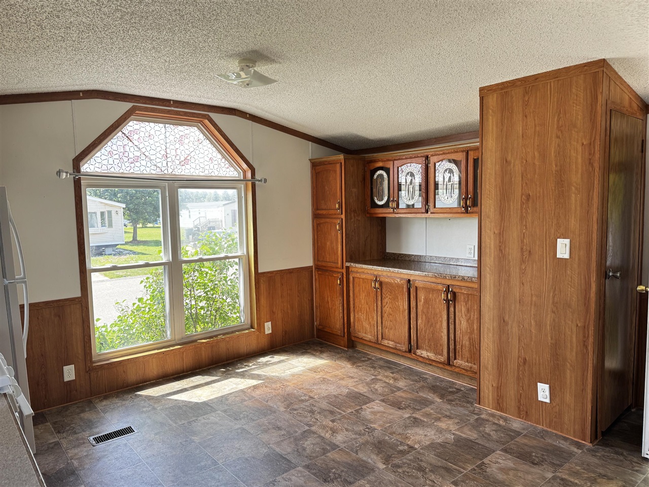 18376 Saint Joseph Avenue Property Photo 4