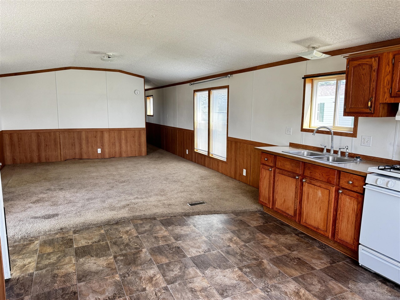 18376 Saint Joseph Avenue Property Photo 5