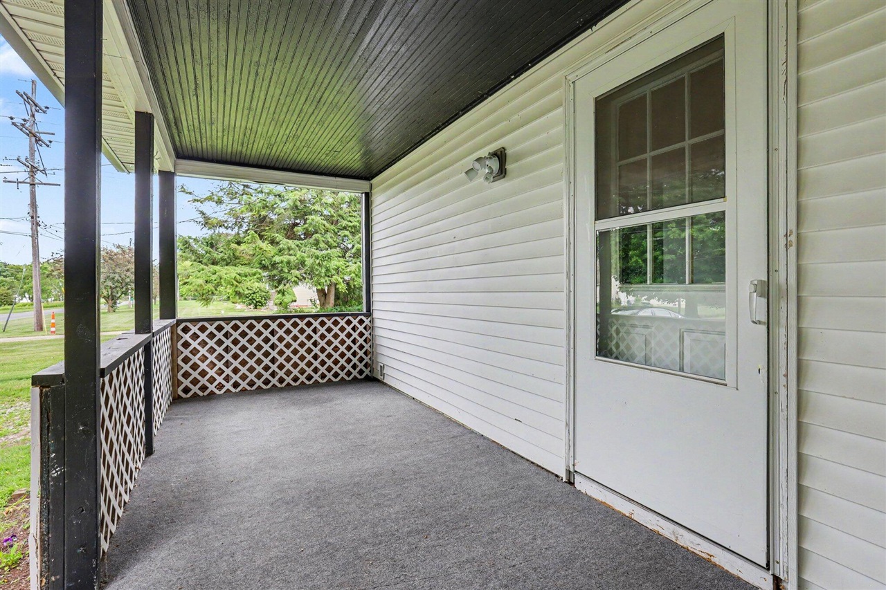 190 E Cross Street Property Photo 4