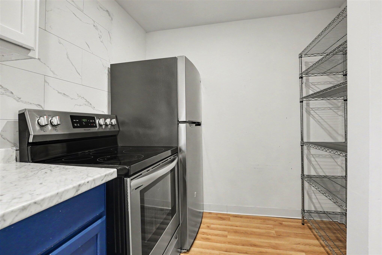 190 E Cross Street Property Photo 10