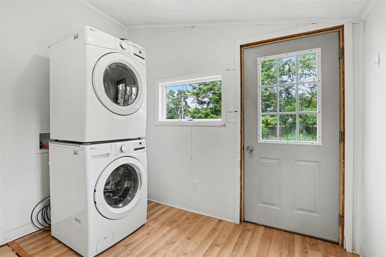 190 E Cross Street Property Photo 20