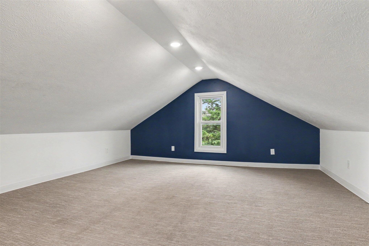 190 E Cross Street Property Photo 29
