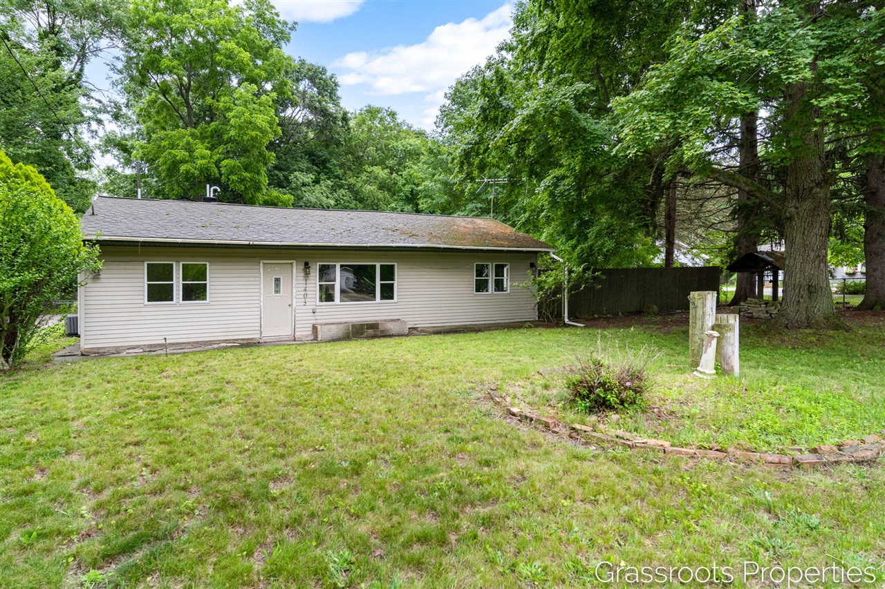 1403 S Mears Avenue Property Photo 2