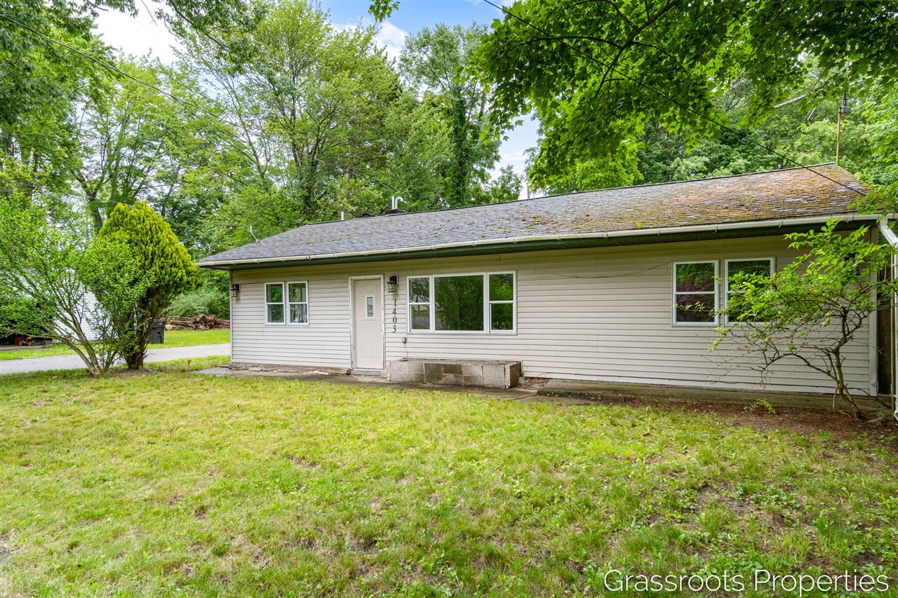 1403 S Mears Avenue Property Photo 4