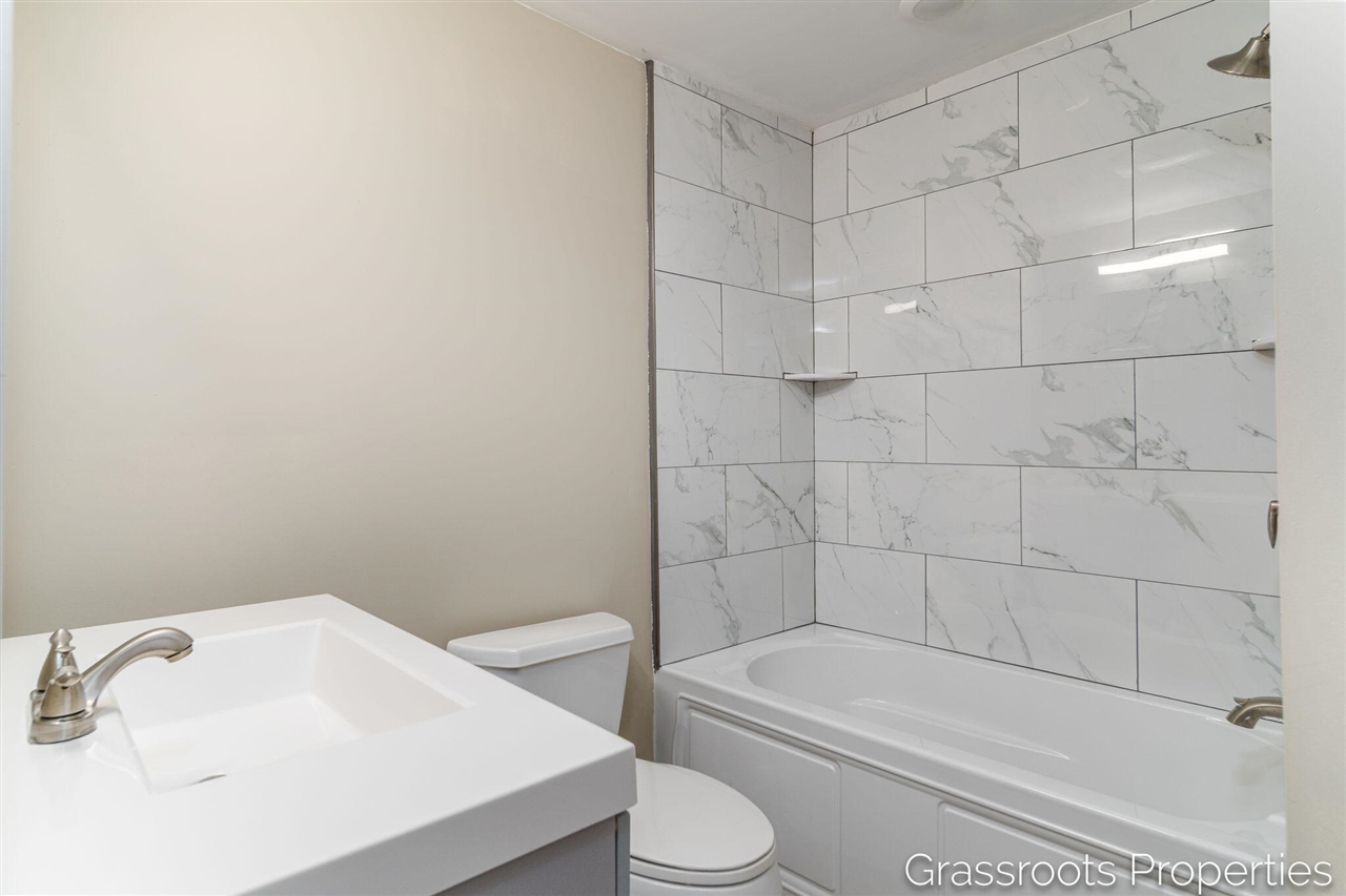 1403 S Mears Avenue Property Photo 13