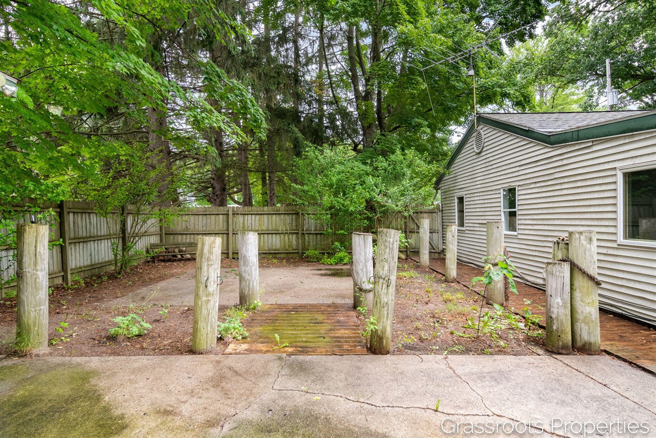 1403 S Mears Avenue Property Photo 25