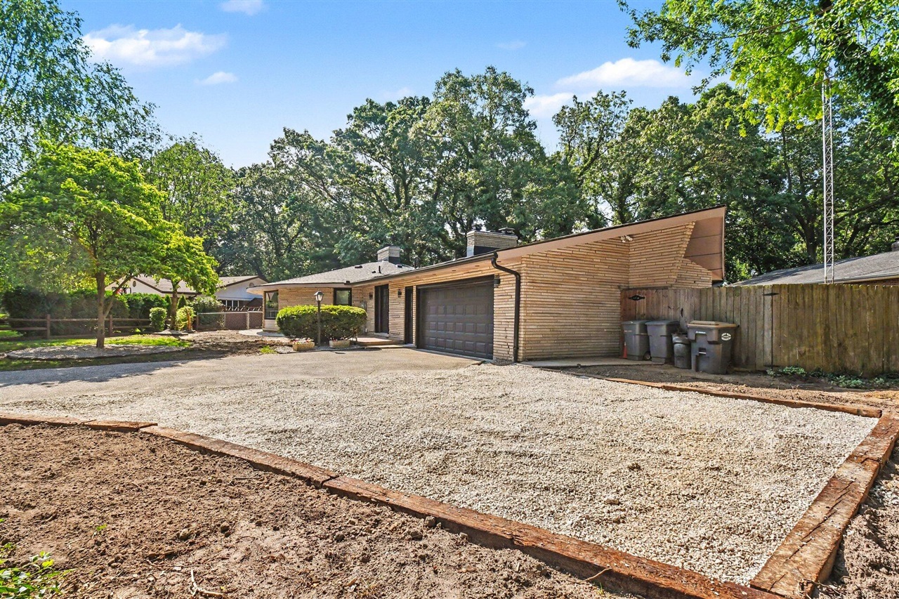 2631 Hillview Lane Property Photo 4