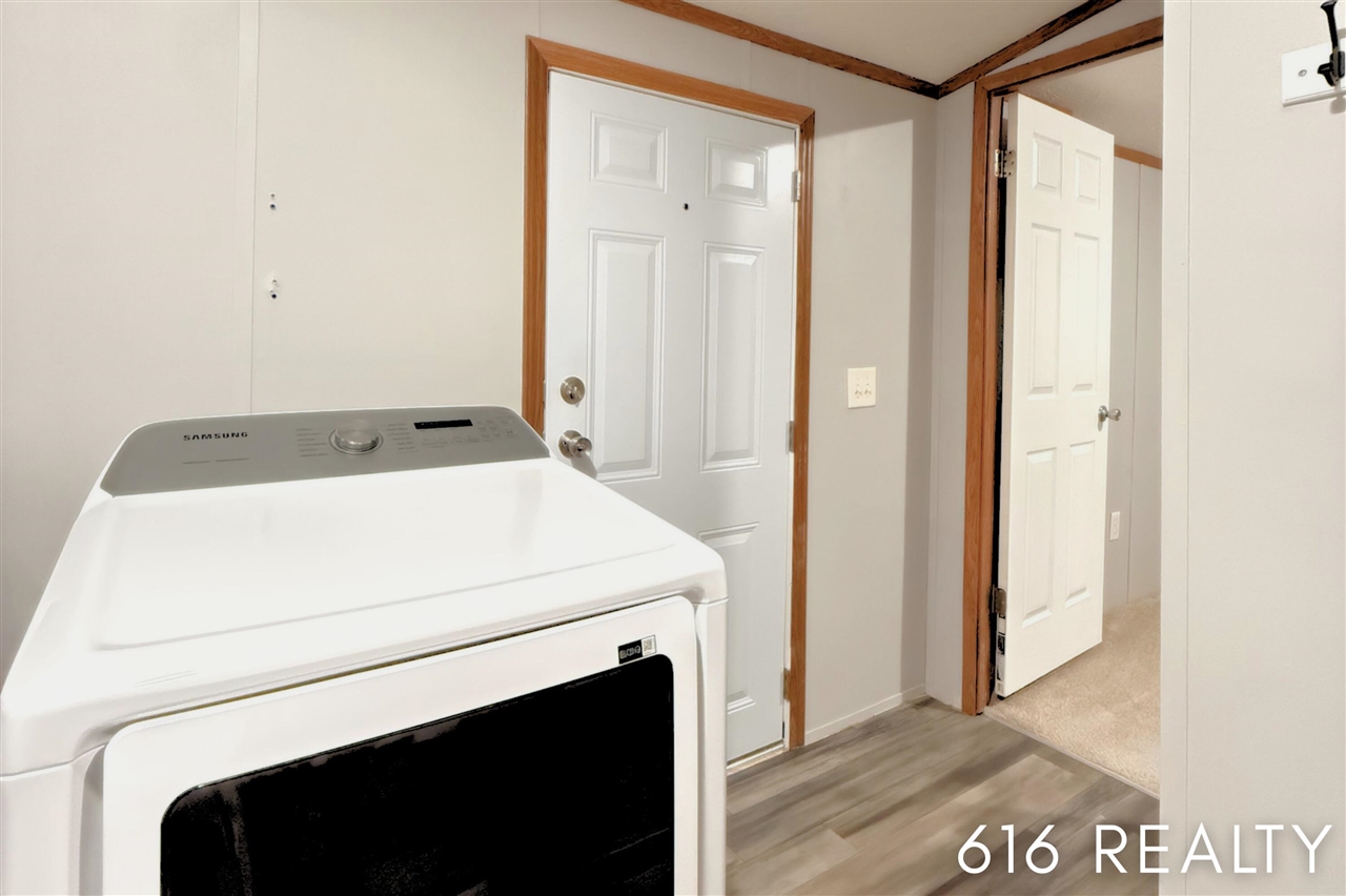 72 N Green Meadow Street Property Photo 8
