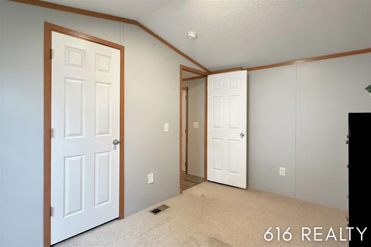 72 N Green Meadow Street Property Photo 10
