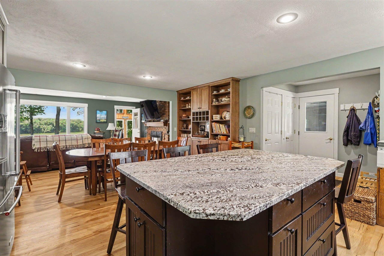 10492 Range Line Road Property Photo 12