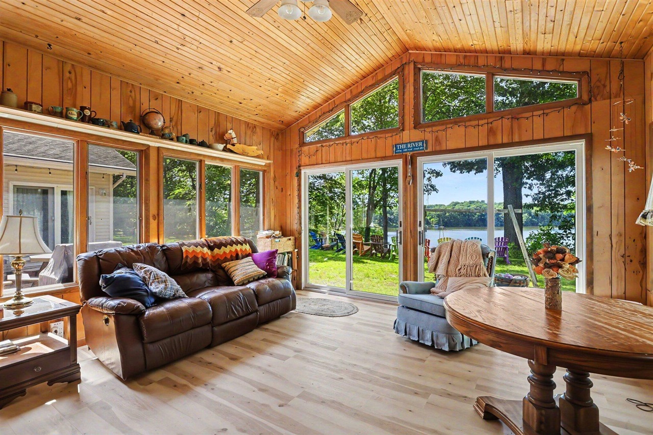 10492 Range Line Road Property Photo 16