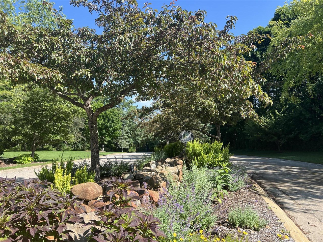 15267 Oak Hollow Drive Property Photo 1