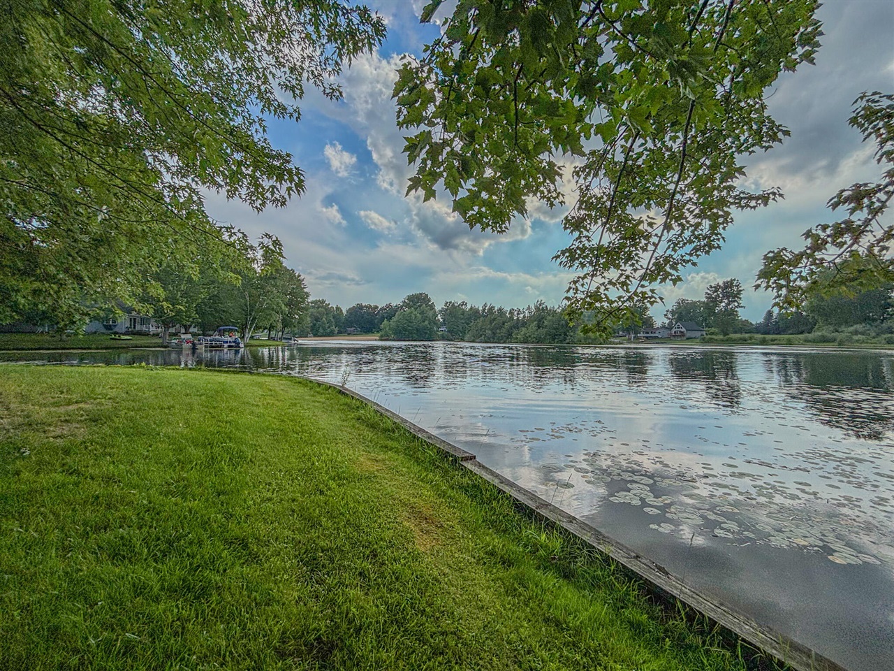 7365 Holiday Drive Property Photo 3