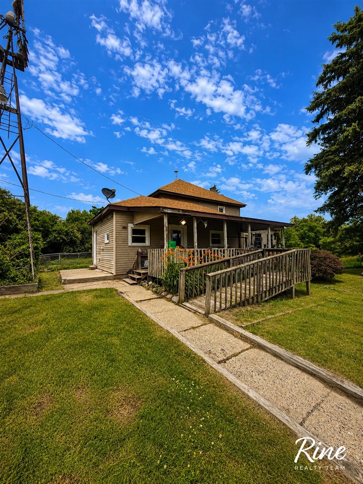 10137 N Shaytown Road Property Photo 1