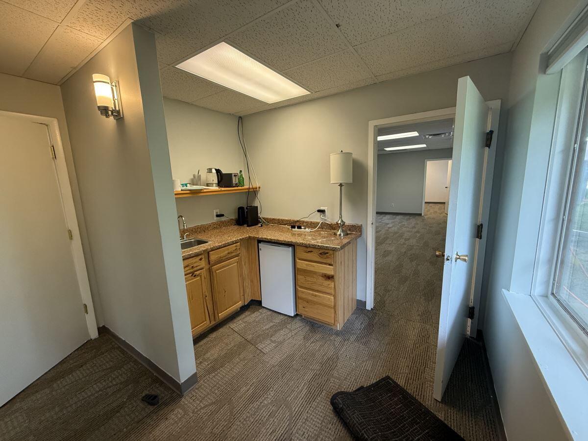 5084 Lovers Lane Property Photo 8