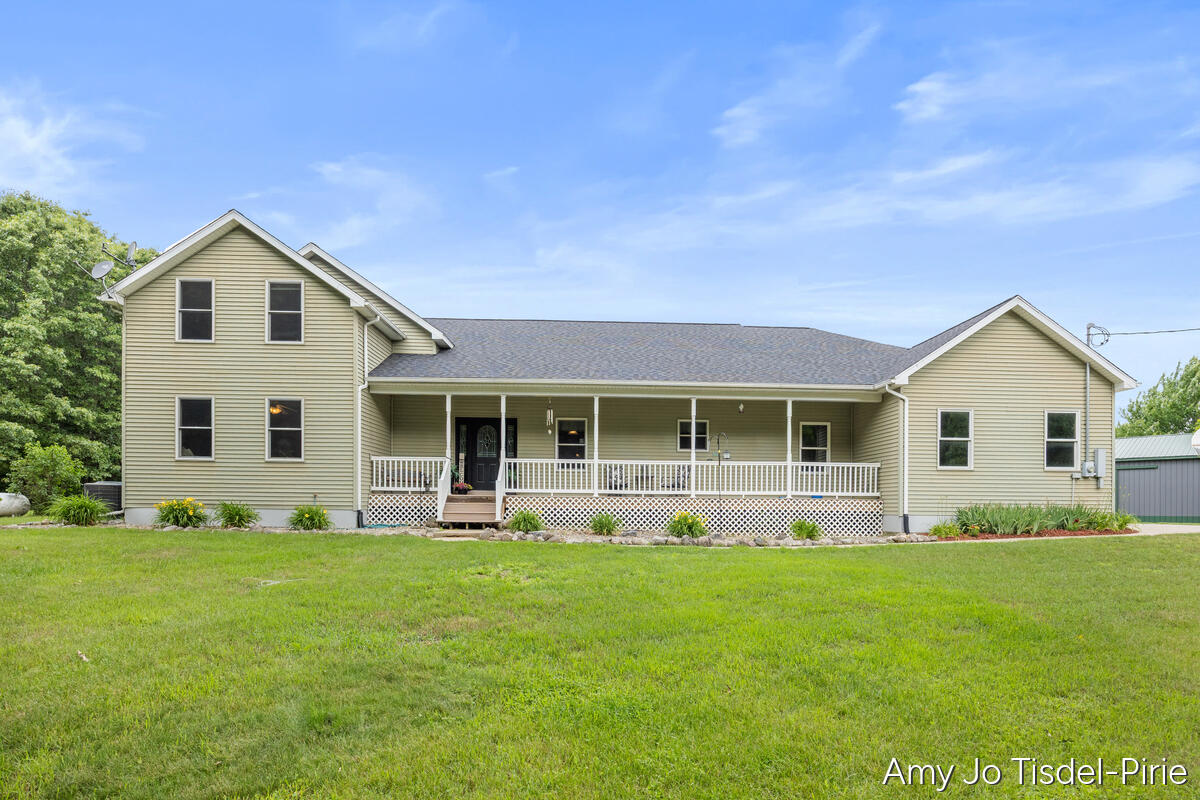 5824 W Grand River Road Property Photo 1